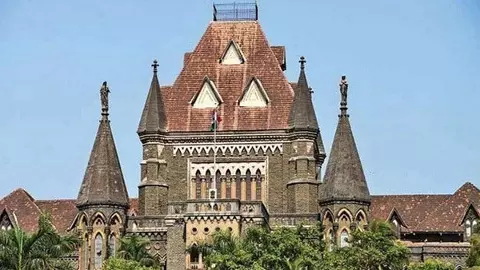 महिला की छाती को घूरना गलत, लेकिन अपराध नहीं- Bombay High Court का बड़ा फैसला, समझें पूरा मामला महिला की छाती को घूरना गलत, लेकिन अपराध नहीं- Bombay High Court का बड़ा फैसला, समझें पूरा मामला