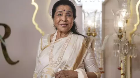 Asha Bhosle के इस सुपरहिट गाने के पीछे छिपा है चौंकाने वाला किस्सा- ऐसा किया रियाज कि घबरा गया ड्राइवर, समझ बैठा कुछ गंभीर हो गया! Asha Bhosle के इस सुपरहिट गाने के पीछे छिपा है चौंकाने वाला किस्सा- ऐसा किया रियाज कि घबरा गया ड्राइवर, समझ बैठा कुछ गंभीर हो गया!