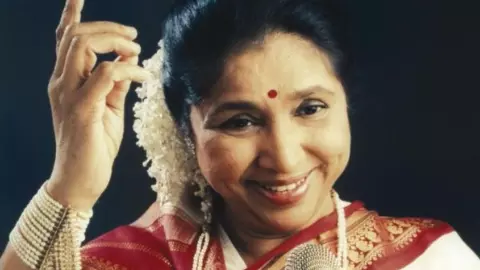 बुखार में गाकर रुलाने वाली आशा भोसले के पास कितनी संपत्ति, देश ही नहीं विदेशों में भी फैला कारोबार, पढ़ें डिटेल