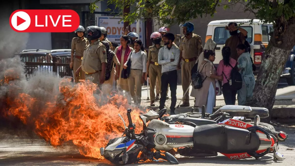 Aaj ki Taaza Khabar: नोएडा में आगजनी और पथराव करने के मामले में पुलिस ने दर्ज किया FIR, 60 लोग गिरफ्तार
