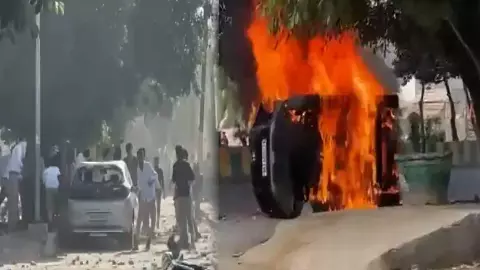 नोएडा फेज-2 में भारी बवाल! वेतन बढ़ाने की मांग कर रहे कर्मचारियों ने लगाई गाड़ियों में आग, जमकर हुई पत्थरबाजी नोएडा फेज-2 में भारी बवाल! वेतन बढ़ाने की मांग कर रहे कर्मचारियों ने लगाई गाड़ियों में आग, जमकर हुई पत्थरबाजी