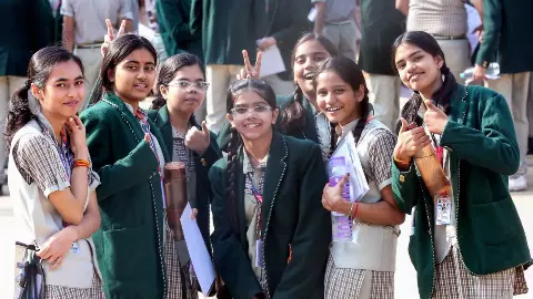 CBSE 10th Result: सीबीएसई 10वीं का रिजल्ट जारी, इस डायरेक्ट लिंक और ऐप पर ऐसे चेक करें