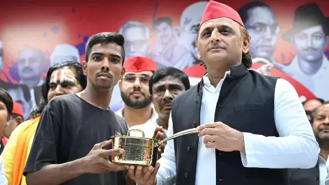 aryan yadav with akhilesh yadav