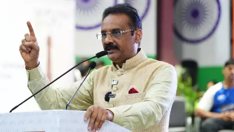 संसद में बढ़ा कद फिर भी AAP छोड़ गए अशोक मित्तल, ED के छापे के 10 दिन बाद ही BJP में शामिल, कभी बेची मिठाई फिर खड़ी की यूनिवर्सिटी