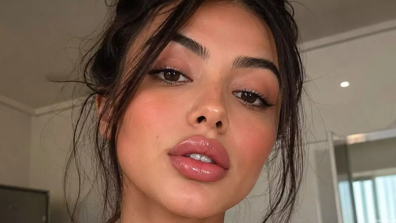 पतले होंठों से हैं परेशान? बिना ट्रीटमेंट के लिप्स को ऐसे बनाएं मोटा, नहीं पड़ेगी लिप फिलर्स की जरूरत