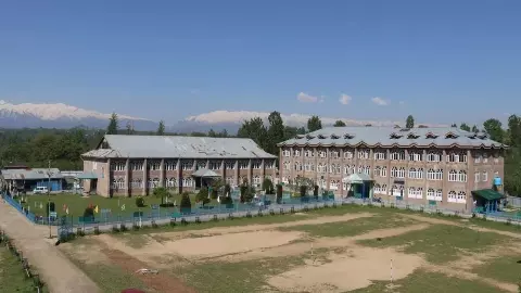 कश्मीर में पहली बार किसी मदरसे पर UAPA के तहत कार्रवाई, प्रशासन के गंभीर आरोप; जांच में हुए बड़े खुलासे