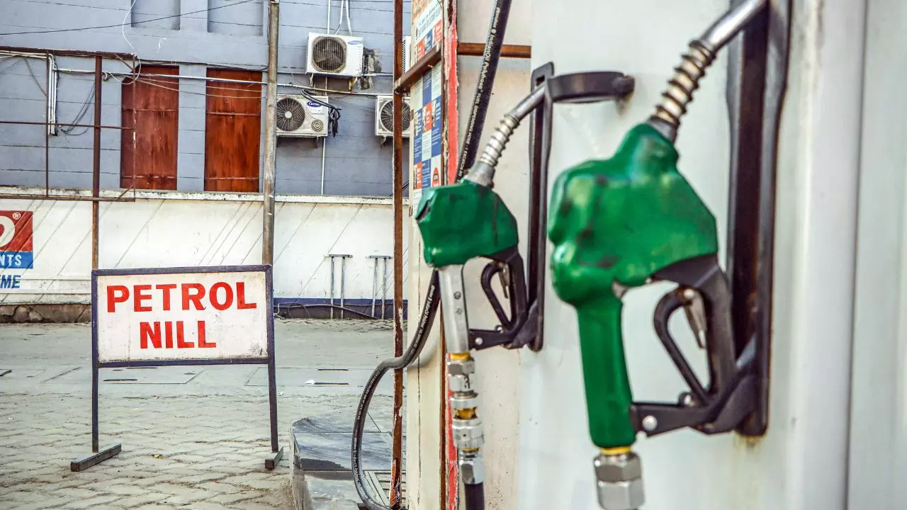 भारत को सिर्फ एक साइन से मिल जाता तेल, हमारे पास एक दिन का भी रिजर्व नहीं, मंत्री ने ही खोली पाकिस्तान की पोल