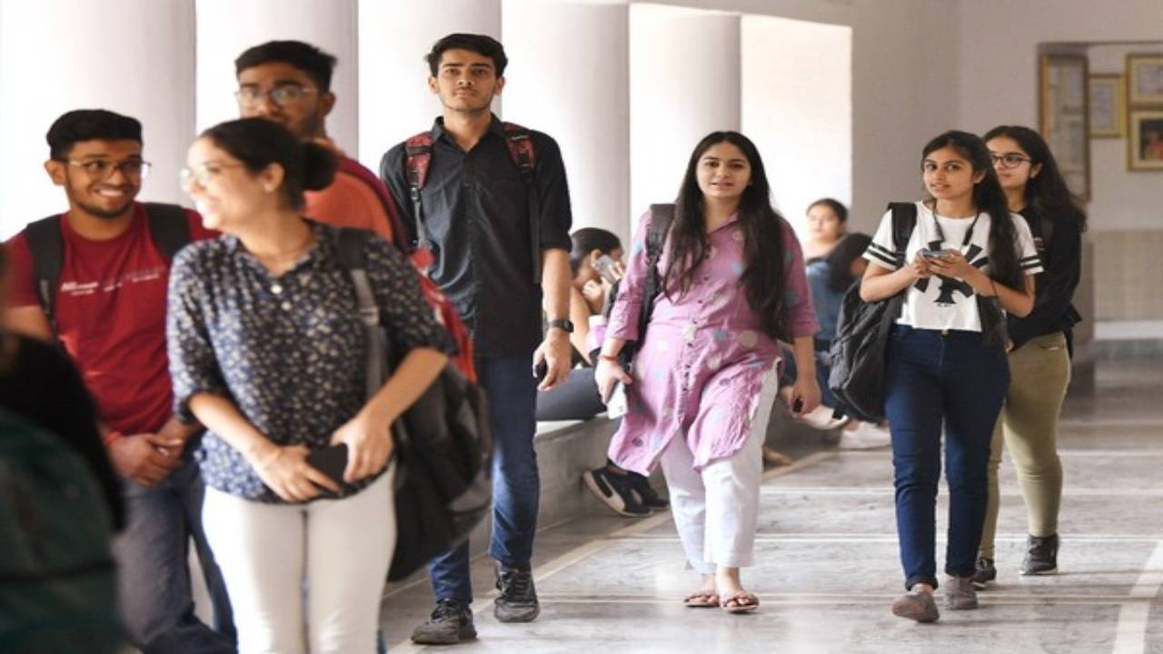 अब MBBS में ताबड़तोड़ एंट्री का रास्ता साफ! 150 सीटों की लिमिट खत्म, लाखों छात्रों को मिलेगा फायदा?