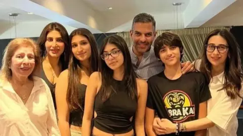 अकाउंट फ्रीज,  करिश्मा कपूर के बच्चों को मिली राहत, प्रिया को झटका; संजय कपूर प्रॉपर्टी विवाद मामले में कोर्ट ने क्या कहा?