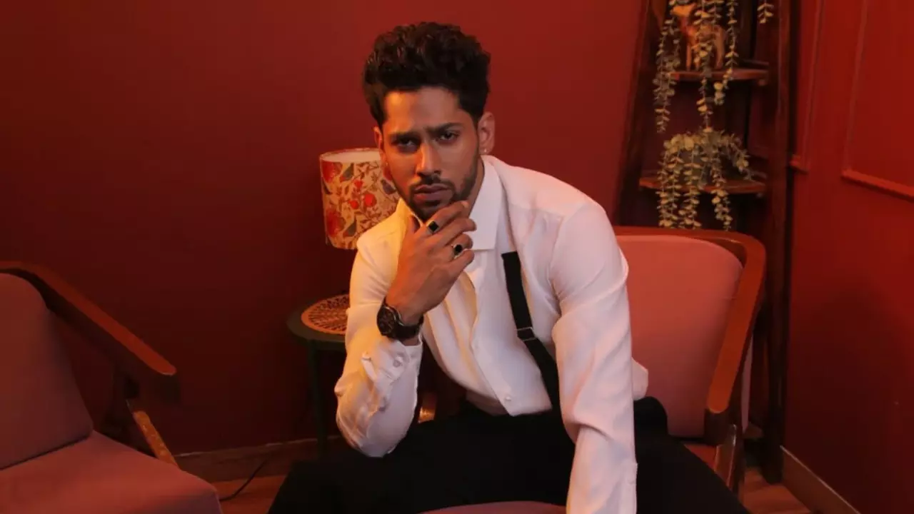 Bigg Boss फेम Baseer Ali ने कर दी बुरी तरह से कैमरामैन की पिटाई, सड़क पर जमा हो गई भीड़; Video Viral