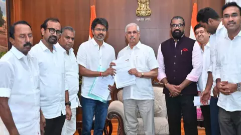 Vijay बनेंगे CM, लेकिन क्या चलेगी सरकार, 120 विधायकों के साथ भी क्यों बना हुआ है खतरा?