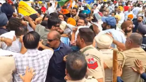पंजाब में सियासी तनाव! संजीव की अरोड़ा गिरफ्तारी पर BJP और AAP कार्यकर्ता भिड़े, भगवंत मान के खिलाफ लगे नारे