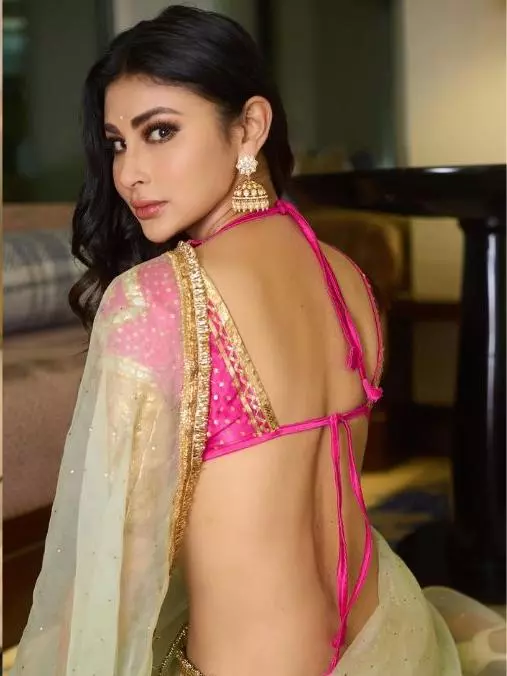 TV से Mouni Roy की कितनी कमाई, हर एपिसोड लेती हैं इतनी फीस