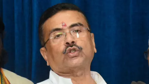 शुभेंदु सरकार के पहले 100 दिन: बंगाल में सबसे पहले क्या बदलेगा? अफसरशाही या खुलेगी ममता की फाइल शुभेंदु सरकार के पहले 100 दिन: बंगाल में सबसे पहले क्या बदलेगा? अफसरशाही या खुलेगी ममता की फाइल