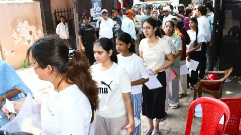 मेडिकल एडमिशन, बैंक अकाउंट में 10 लाख- आखिर ब्यूटी पार्लर चलाने वाली महिला कैसे बन गई NEET पेपर लीक में आरोपी मेडिकल एडमिशन, बैंक अकाउंट में 10 लाख- आखिर ब्यूटी पार्लर चलाने वाली महिला कैसे बन गई NEET पेपर लीक में आरोपी