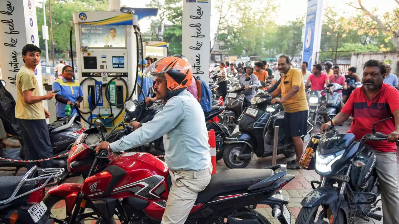Petrol Export पर पहली बार Windfall Tax! क्या अब भारत में महंगा हो गया पेट्रोल-डीजल? जानें नया रेट