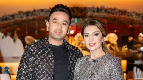 कौन हैं Satish Sanpal और Tabinda Sanpal? सोने के बर्तन में खाना, पहनते हैं सिर्फ कस्टमाइज्ड ऑउटफिट; 8000 करोड़ की दौलत कौन हैं Satish Sanpal और Tabinda Sanpal? सोने के बर्तन में खाना, पहनते हैं सिर्फ कस्टमाइज्ड ऑउटफिट; 8000 करोड़ की दौलत