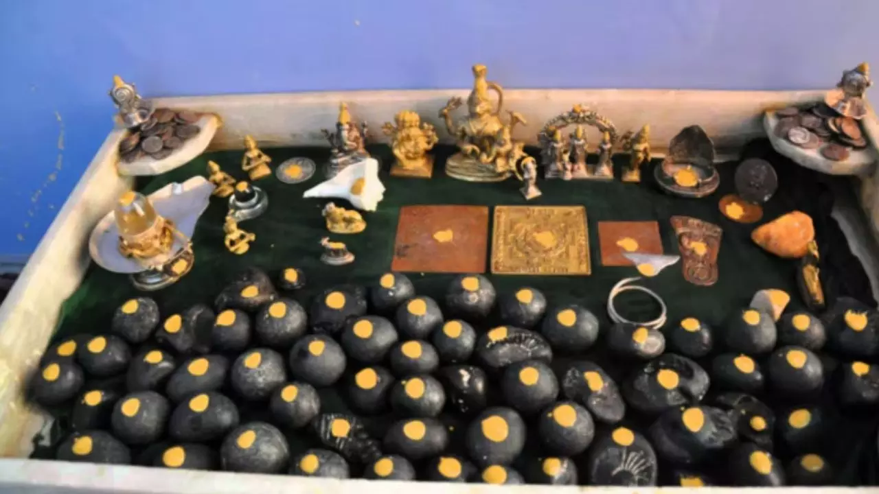 Shubh Labh: घर में 2 शालिग्राम तो समझें लक्ष्मी नारायण का रूप, महिलाओं को बिल्कुल भी नहीं करना चाहिए स्पर्श
