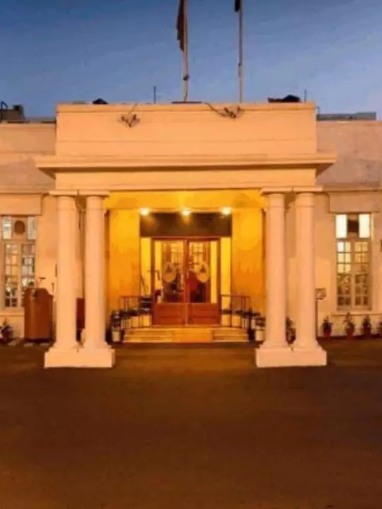 स्विमिंग पूल से टेनिस कोर्ट तक, जिमखाना क्लब कितना ग्रैंड