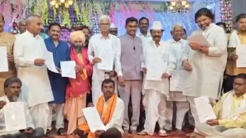 दुल्हा हो तो ऐसा! दुल्हन के पूरे गांव को रिटर्न गिफ्ट में दिया 1-1 लाख बीमा कवर, बताया अनोखा रीजन