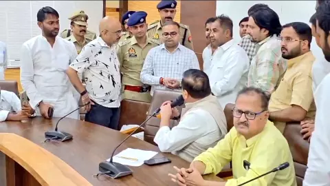 प्रयागराज में पेपर लीक पर चर्चा कर रहे थे संजय सिंह, ADM ने कहा- कोने में चालिए तो भड़के आप सांसद ने पढ़ा दिया पाठ- VIDEO प्रयागराज में पेपर लीक पर चर्चा कर रहे थे संजय सिंह, ADM ने कहा- कोने में चालिए तो भड़के आप सांसद ने पढ़ा दिया पाठ- VIDEO