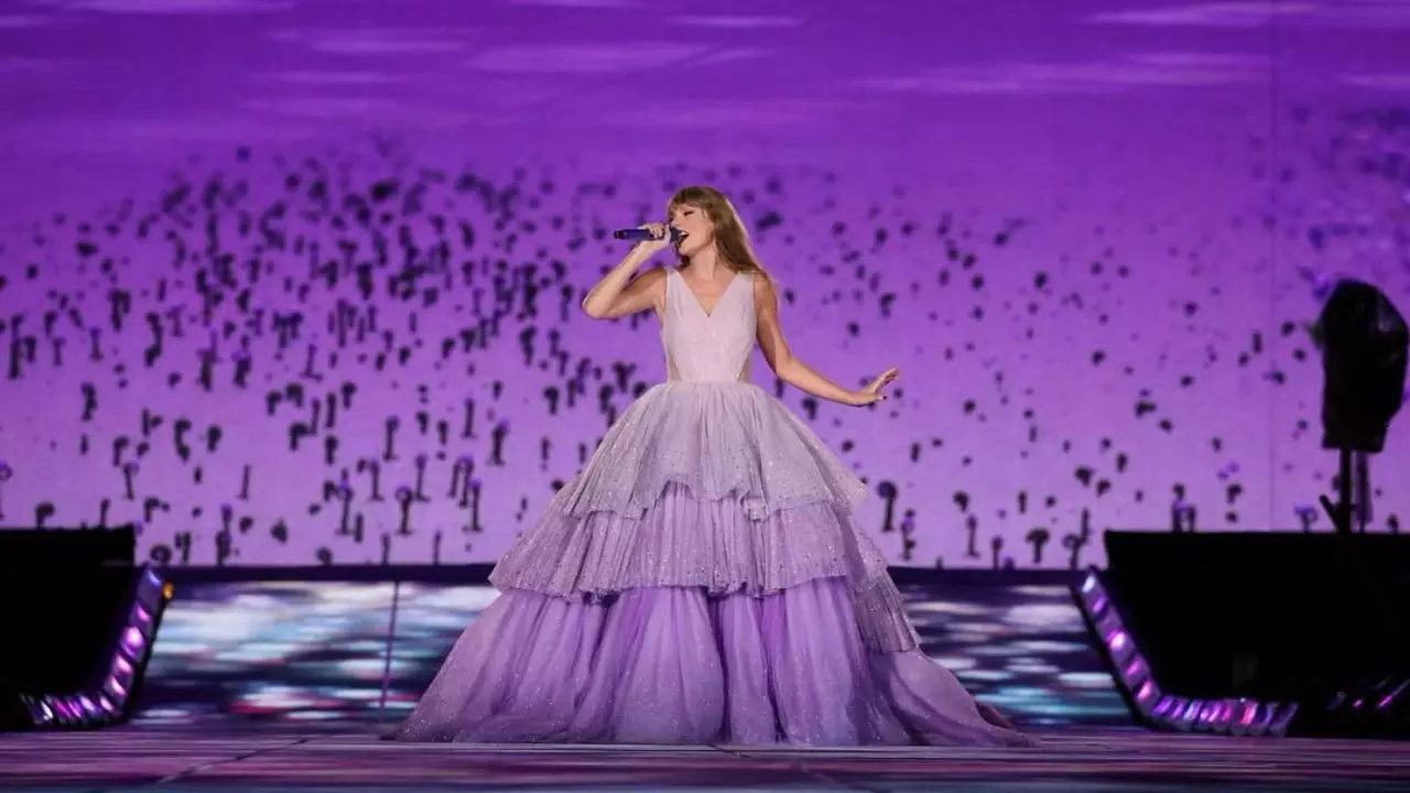 2 अरब डॉलर की मालकिन बनीं Taylor Swift, इतिहास की सबसे अमीर महिला म्यूजिशियन का मिला खिताब