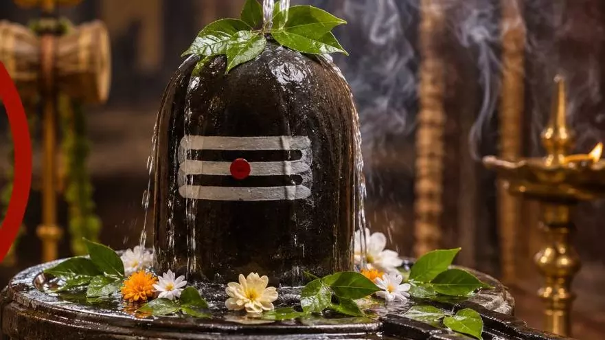 Sawan 2026 : सावन में घर पर मिट्टी से कैसे बनाएं शिवलिंग? जानिए बनाने और पूजन की आसान विधि