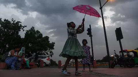 मौसम का यू-टर्न: दिल्ली-एनसीआर शुरू हो लू प्रकोप, बिहार में जारी ऑरेंज अलर्ट; कहां तक पहुंचा मानसून? मौसम का यू-टर्न: दिल्ली-एनसीआर शुरू हो लू प्रकोप, बिहार में जारी ऑरेंज अलर्ट; कहां तक पहुंचा मानसून?