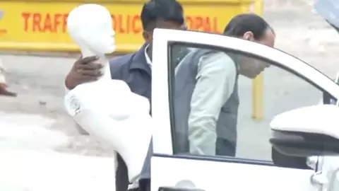ट्विशा शर्मा डेथ केस: फॉरेंसिक जांच के बयाए अधिकारी की गाड़ी में पड़ा रहा सबसे बड़ा सबूत, परिवार ने लगाए पुलिस पर गंभीर आरोप