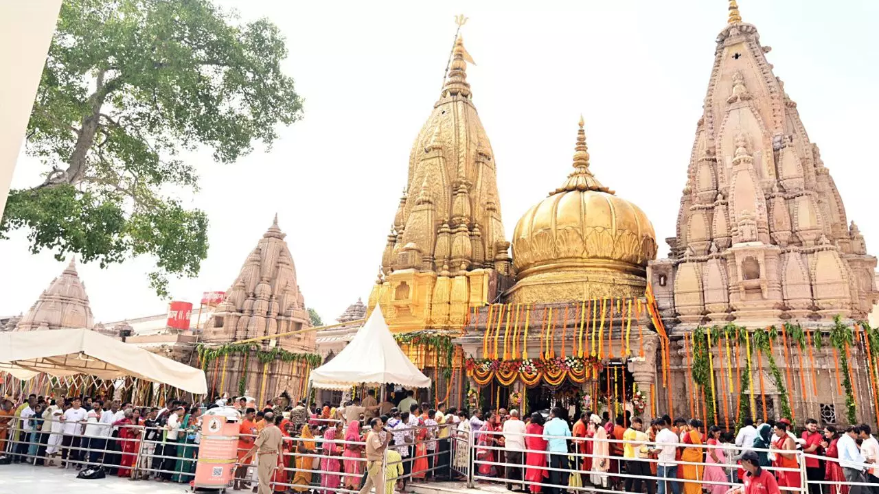 काशी विश्वनाथ धाम में सदैव विराजते हैं शिव-पार्वती, कैसे दर्शन और पूजन से मिलता है विशेष पुण्य