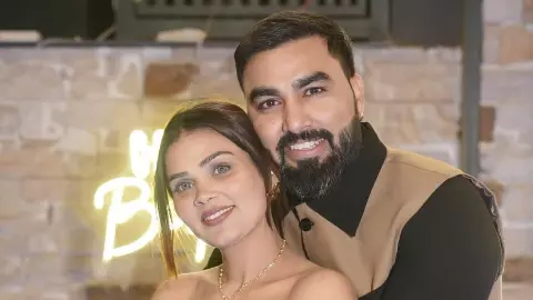 टीशर्ट पहनने वाली तलाक को न्योता देती हैं, पहली बीवी पायल के लिए Armaan Malik के अजीब बयान, यूजर्स बोले- तू है ही बेशर्म टीशर्ट पहनने वाली तलाक को न्योता देती हैं, पहली बीवी पायल के लिए Armaan Malik के अजीब बयान, यूजर्स बोले- तू है ही बेशर्म