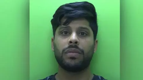 ब्रिटेन में 18 साल की लड़की का रेप कर PAK युवक ने पूछा- क्या तुम्हें मजा आया? कोर्ट ने सुनाई ये सजा