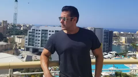क्या है Salman Khan का पड़ोसी केतन कक्कड़ से विवाद? कोर्ट ने दिए सोशल मीडिया से सारे वीडियो हटाने के आदेश क्या है Salman Khan का पड़ोसी केतन कक्कड़ से विवाद? कोर्ट ने दिए सोशल मीडिया से सारे वीडियो हटाने के आदेश