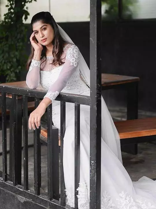 हर्षा सनी के कितने फॉलोअर्स, क्यों है चर्चा में