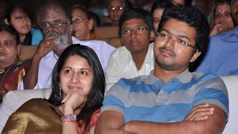 कोर्ट से नदारद रहे सीएम Vijay, इस दिन होगी तलाक की सुनवाई; कहां तक पहुंचा 27 साल की शादी टूटने का मामला कोर्ट से नदारद रहे सीएम Vijay, इस दिन होगी तलाक की सुनवाई; कहां तक पहुंचा 27 साल की शादी टूटने का मामला