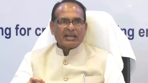 मंच पर क्यों और किस पर बुरी तरह भड़क गए शिवराज चौहान, बोले- जनता मूर्ख थोड़ी है, VIDEO