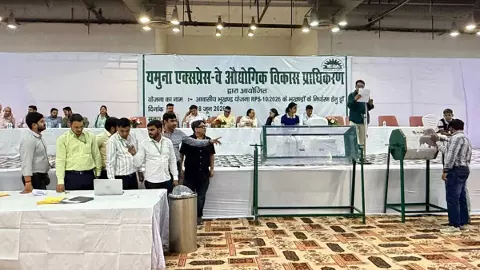 973 प्लॉट, 1.10 लाख दावेदार! जेवर एयरपोर्ट के पास आज किसकी चमकेगी किस्मत, शुरू हुआ YEIDA का महाड्रा 973 प्लॉट, 1.10 लाख दावेदार! जेवर एयरपोर्ट के पास आज किसकी चमकेगी किस्मत, शुरू हुआ YEIDA का महाड्रा
