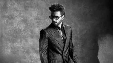 क्या Ranveer Singh ने बॉलीवुड से बना ली है दूरी? Don 3 विवाद के बीच एक्टर का चौंकाने वाला फैसला! क्या Ranveer Singh ने बॉलीवुड से बना ली है दूरी? Don 3 विवाद के बीच एक्टर का चौंकाने वाला फैसला!