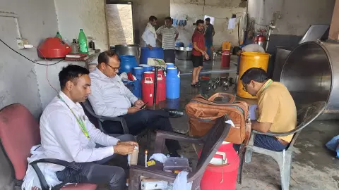 क्या आप भी खा रहे हैं नकली पनीर? नोएडा में 300 किलो संदिग्ध पनीर पकड़ा गया