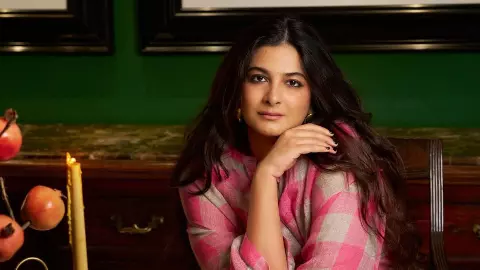 क्या करती हैं अनिल कपूर की बेटी और सोनम की बहन Rhea Kapoor , जिनके 1.35 करोड़ के डायमंड के झुमके न्यूयॉर्क में चोरी, अब तक एक्शन क्या? क्या करती हैं अनिल कपूर की बेटी और सोनम की बहन Rhea Kapoor , जिनके 1.35 करोड़ के डायमंड के झुमके न्यूयॉर्क में चोरी, अब तक एक्शन क्या?