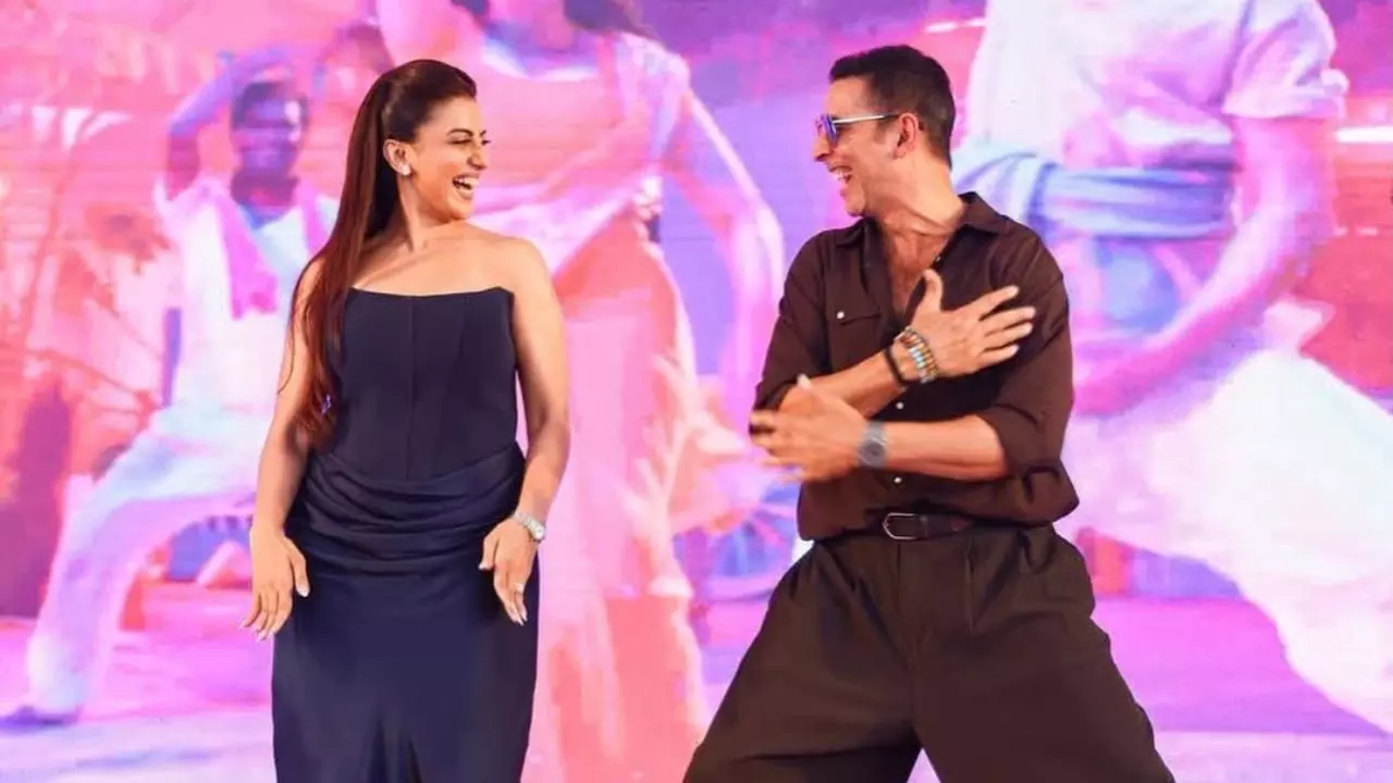 104 डिग्री बुखार में भी नहीं रुके Akshay Kumar, अक्षरा सिंह बोलीं- काम के लिए ऐसा जुनून कभी नहीं देखा