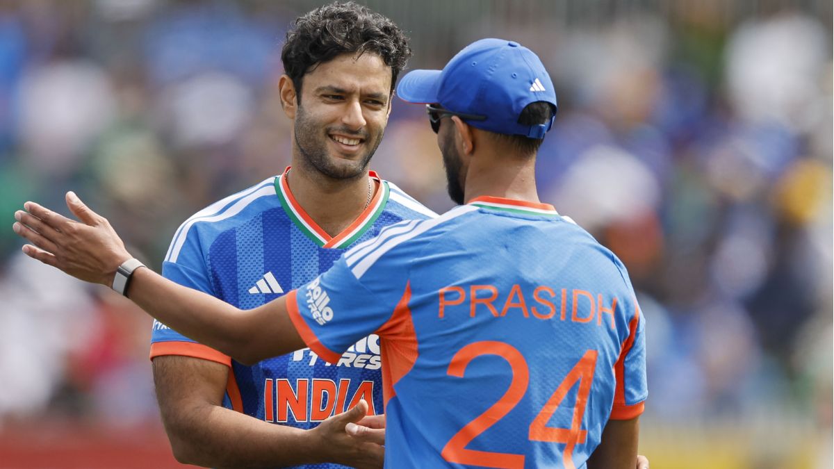 4,4,6,6,6... Ireland के खिलाफ Team India के इस गेंदबाज की जमकर हुई धुनाई, एक ओवर में लुटा डाले 27 रन