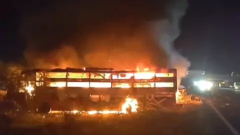 Delhi Mumbai Expressway Bus Accident Delhi Mumbai Expressway Bus Accident