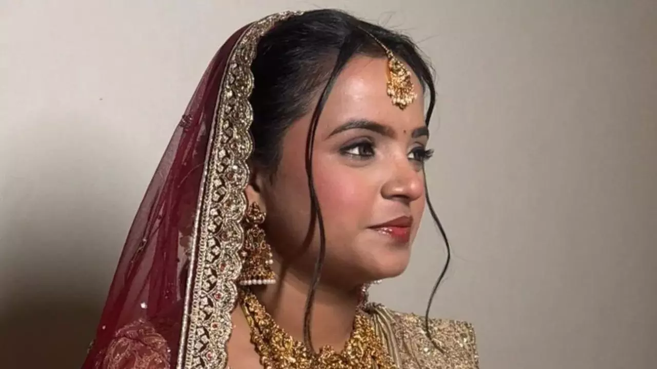 8 साल का रिश्ता, 2 महीने पहले शादी... अब संदिग्ध मौत; आखिर कौन थी आकृति सुतार? जानिए 8 बड़े खुलासे