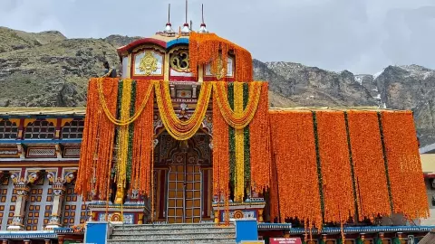 राम मंदिर के बाद अब बद्रीनाथ धाम के दान पर उठे सवाल, PA निलंबित; धामी ने बनाई हाई लेवल जांच कमेटी, आखिर कैसे खुला पूरा मामला? Detail राम मंदिर के बाद अब बद्रीनाथ धाम के दान पर उठे सवाल, PA निलंबित; धामी ने बनाई हाई लेवल जांच कमेटी, आखिर कैसे खुला पूरा मामला? Detail