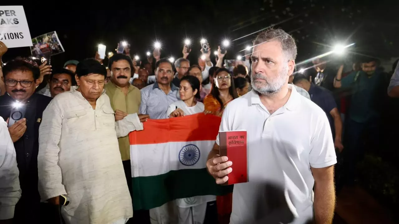 120 सांसदों के साथ राहुल की गांधीगिरी, धर्मेंद्र प्रधान के इस्तीफे तक संसद बंद! 10 Point में जानिए दिल्ली में कहां क्या हो रहा?