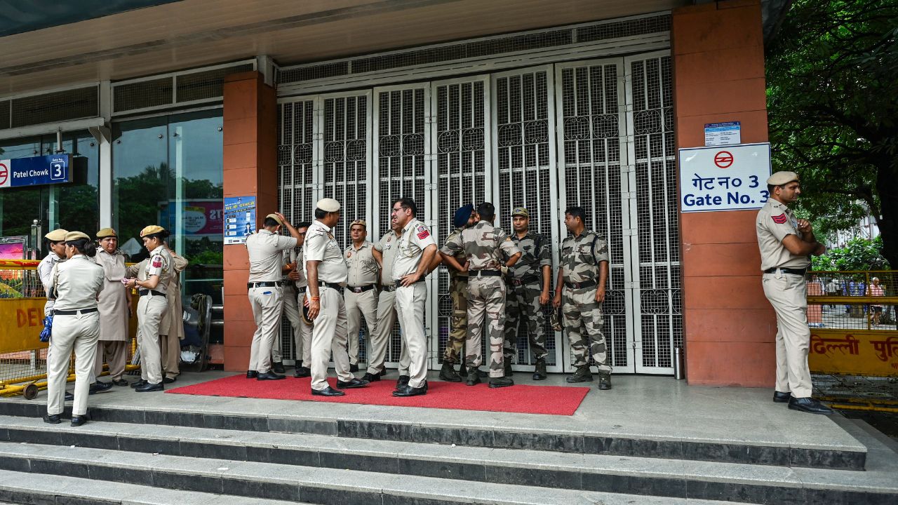 जंतर-मंतर प्रोटेस्ट के कारण आज भी बंद रहेंगे 16 मेट्रो स्टेशन, क्या है DMRC की नई एडवाइजरी, सफर से पहले जरूर देखें पूरी लिस्ट