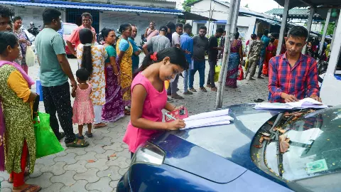 हरियाणा में लाखों वोटरों पर संकट, जानें क्यों ड्राफ्ट वोटर लिस्ट से हट रहे हैं नाम, चुनाव आयोग ने बताया अब क्या करना होगा? हरियाणा में लाखों वोटरों पर संकट, जानें क्यों ड्राफ्ट वोटर लिस्ट से हट रहे हैं नाम, चुनाव आयोग ने बताया अब क्या करना होगा?