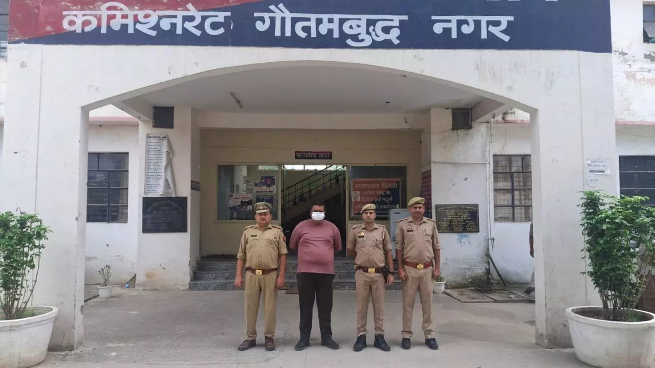 ग्रेटर नोएडा में दर्दनाक हादसा: पानी से भरे गड्ढे में डूबने से 6 वर्षीय बच्चे की मौत, ठेकेदार गिरफ्तार