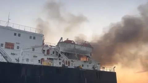 Ukraine War Update: काला सागर में फंसे 13 भारतीय नाविक, ड्रोन-मिसाइल हमलों के बीच बढ़ा खतरा- देखिए VIDEO